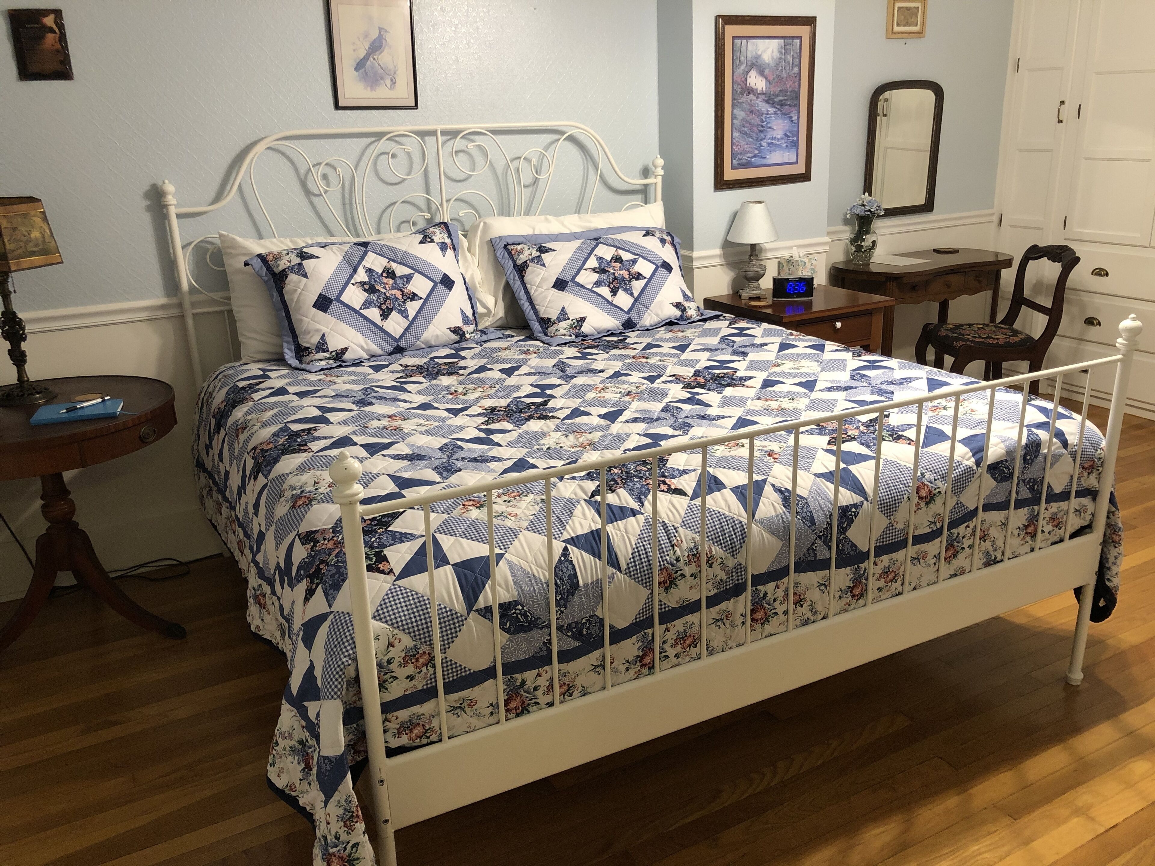 3 habitaciones, tabla de planchar con plancha, wifi y ropa de cama 