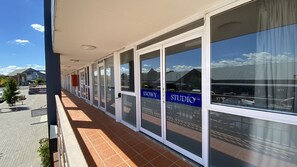 Exterior detail - Snowy Studio - Super Central Location l WiFi (JINDABYNE)