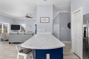 Interior - Amazing Channel Retreat Private Pool Luxury Outdoor Living & Pet Friendly (North Myrtle Beach)