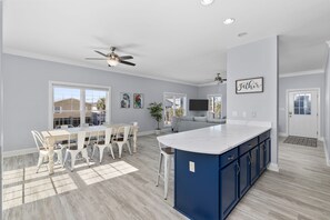 Interior - Amazing Channel Retreat Private Pool Luxury Outdoor Living & Pet Friendly (North Myrtle Beach)