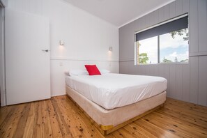 Lakeside Cabin, Sleeps 6