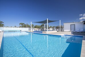 Outdoor pool, open 8:00 AM to 8:00 PM, sun loungers - Lakeside Cabins & Holiday Village (Cudmirrah)