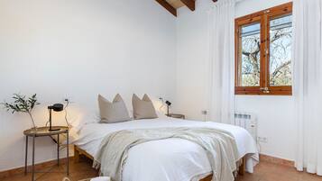 3 slaapkamers, een strijkplank/strijkijzer, reisbedje, gratis wifi