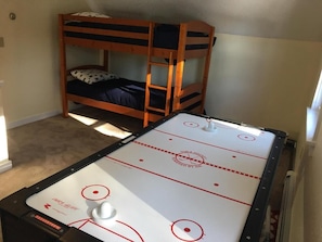4 bedrooms, travel crib, WiFi, bed sheets - Spacious Comfortable Home, ideal for groups in Franconia Notch (Franconia)