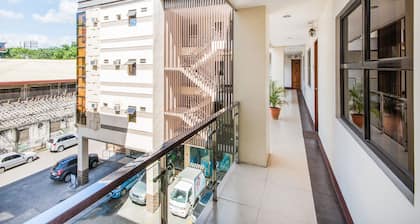 OYO 443 Maria Cristina Arcade Suites