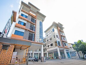 المنشأة من الخارج