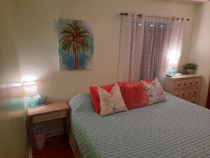 2 Schlafzimmer, Schreibtisch, Bügeleisen/Bügelbrett, Reisekinderbett