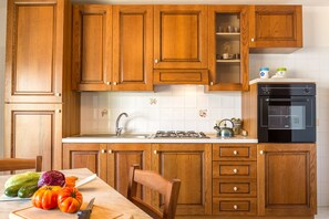 Fridge, microwave, oven, stovetop - Adalgisa Oversea Suite (Taormina)