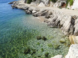 Una spiaggia nelle vicinanze