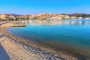 Una spiaggia nelle vicinanze
