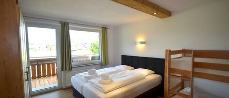 Iron/ironing board, free WiFi, bed sheets