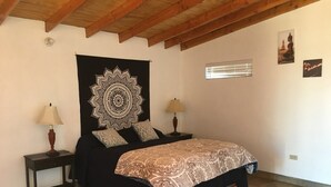 Standard Room, 1 Queen Bed | Desk, soundproofing, bed sheets - Posada Soleil Bed and Breakfast (Valle de Guadalupe)