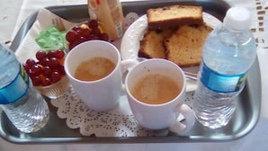 Free daily continental breakfast - Posada Soleil Bed and Breakfast (Valle de Guadalupe)