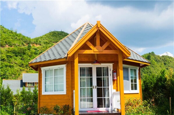 Classic Villa | Free WiFi, bed sheets - Southeastern Flying Tiger Manor (Qiandongnan)