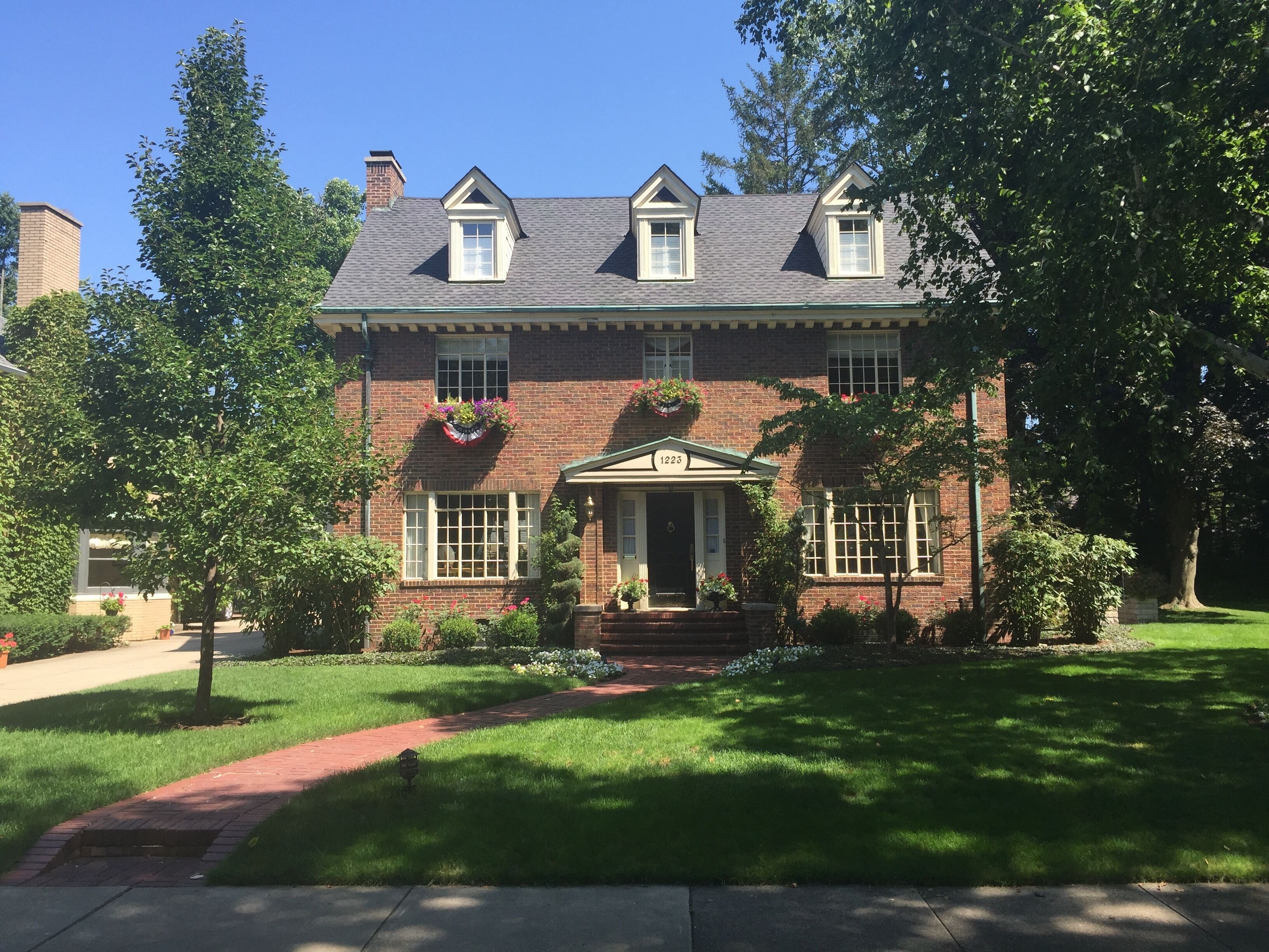 Beautiful historic home close to Notre Dame