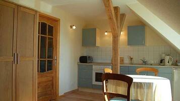 Fridge, oven, dishwasher, highchair