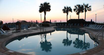 Oceanfront 2 BR Seawatchissa ja kääri parvekkeen ympärille