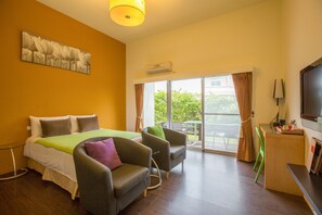 Classic Double Room | Desk, blackout curtains, soundproofing, free WiFi - Just Like Villa (Ji'an)