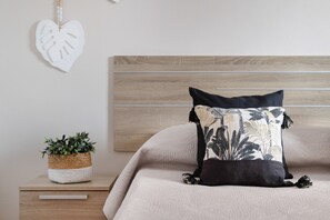 1 bedroom, free WiFi, bed sheets - Charming Apartment "La Florida" with Pool, Balcony, Ocean View & Wi-Fi (Tías)