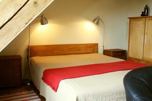 1 habitación, cuna de viaje y ropa de cama 