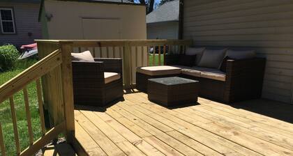 Adorable home w lake front- Paddle boats & kayaks ava, and 2 bathrooms!