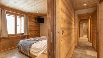 8 chambres, fer et planche à repasser, lit parapluie, Wi-Fi gratuit