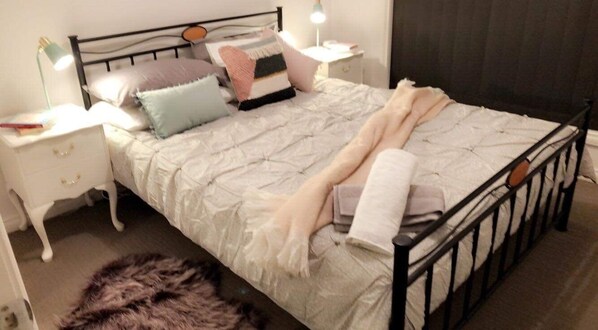 2 bedrooms, iron/ironing board, WiFi, bed sheets