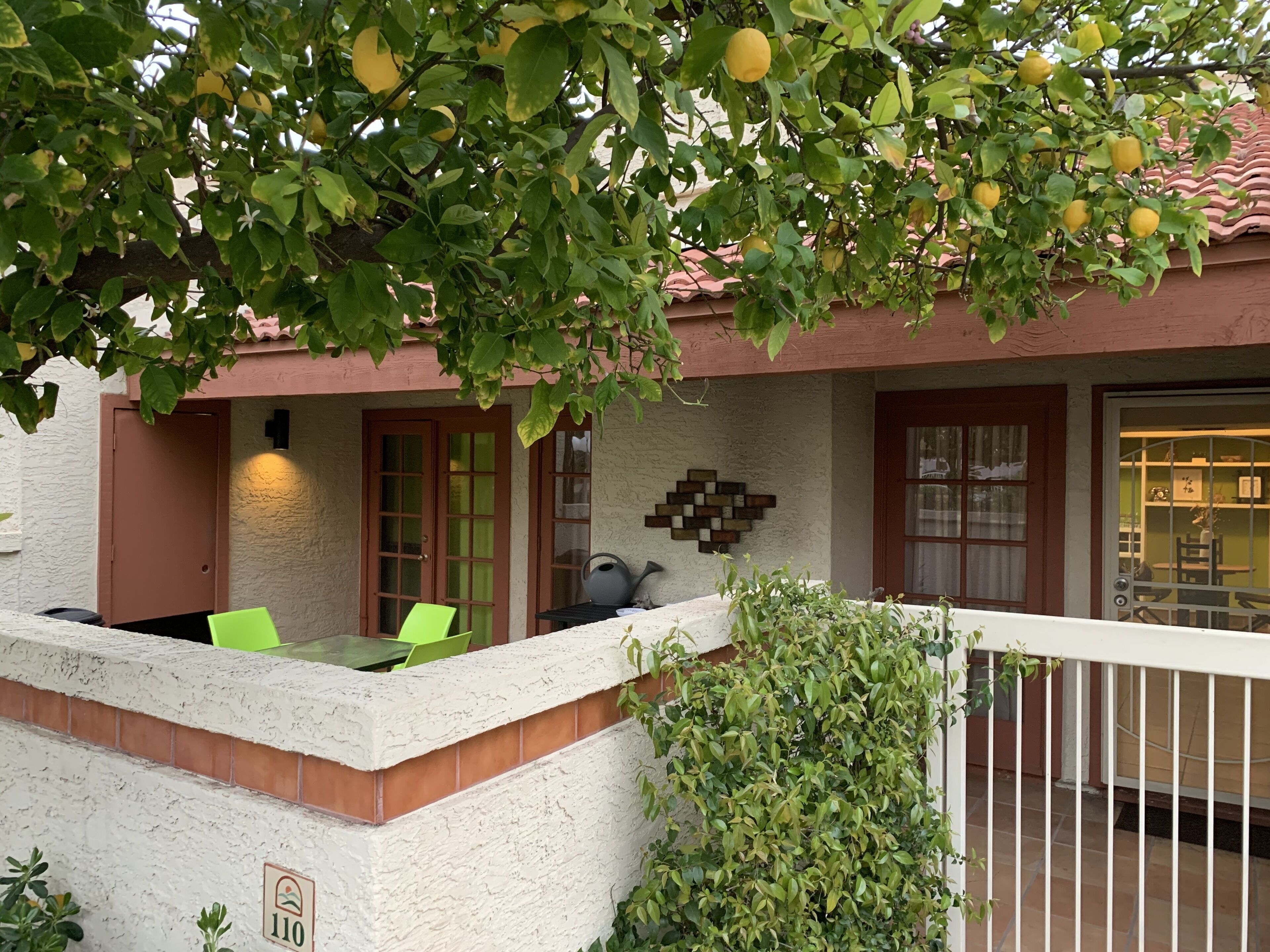 Nice 3 BR Condo Overlooking Pool and Hot Tub - Close to Spring Training Fields