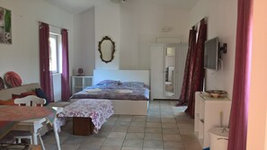 5 camere, ferro/asse da stiro, culla da viaggio, lenzuola
