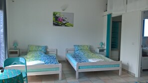 5 bedrooms, iron/ironing board, travel crib, bed sheets