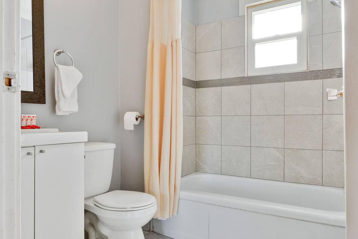 A bathroom with a toilet, sink, and bathtub.
