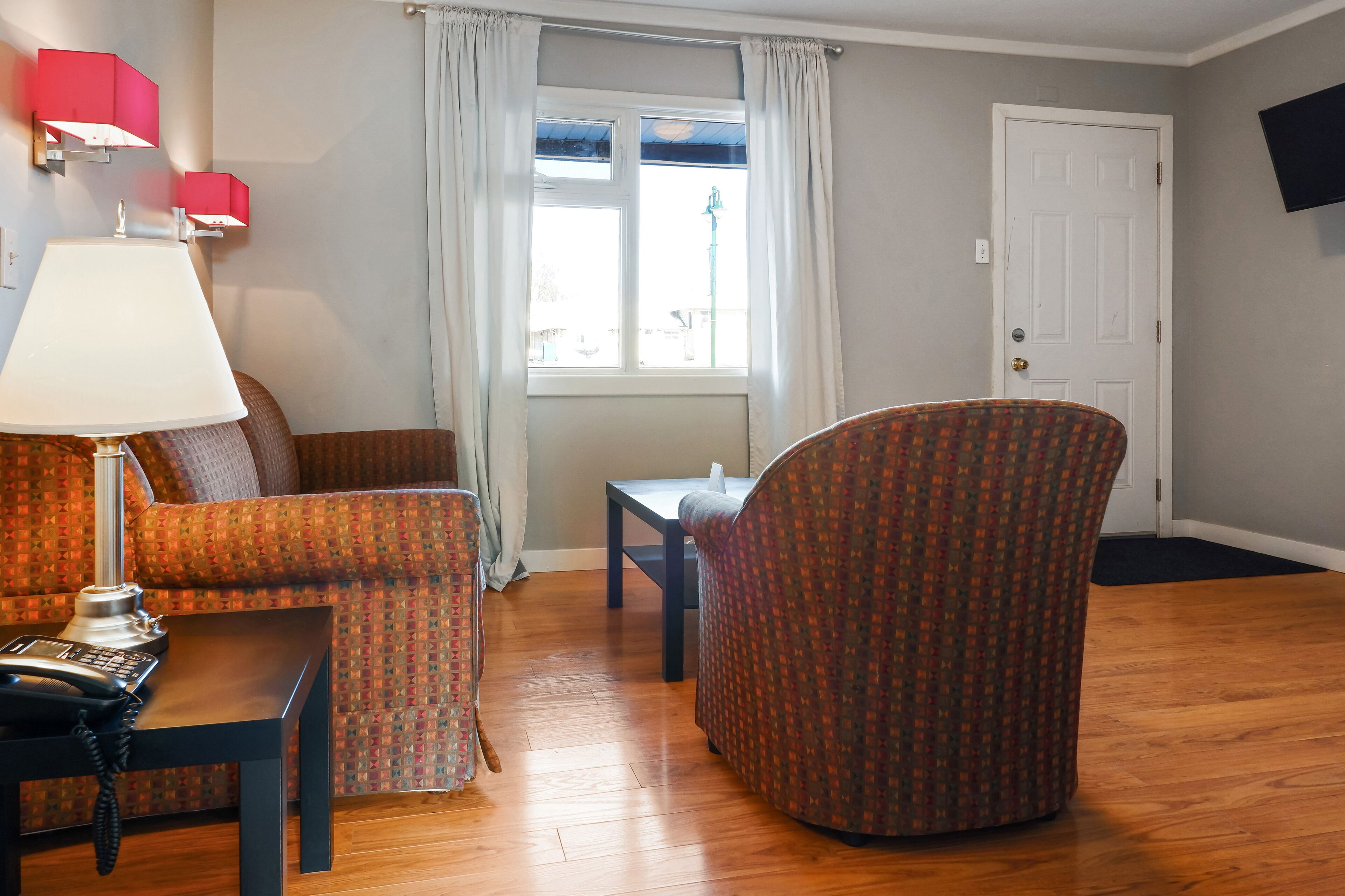 32-inch flat-screen TV with cable channels, TV