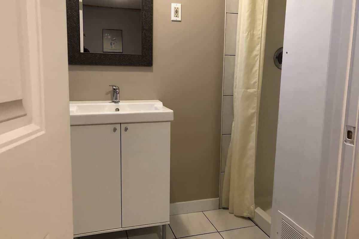 Single Room (116) | Bathroom