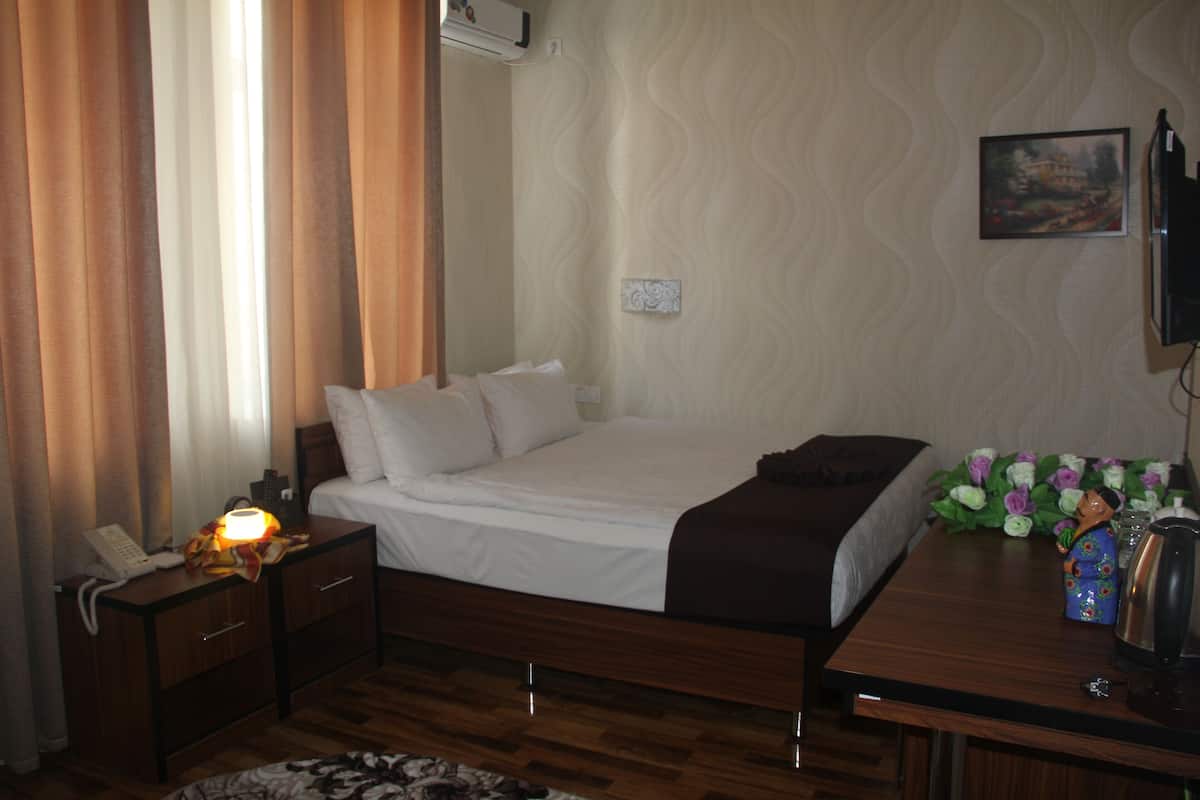 Standard Single Room | In-room safe, blackout drapes, soundproofing, iron/ironing board