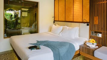 Premium bedding, in-room safe, desk, laptop workspace