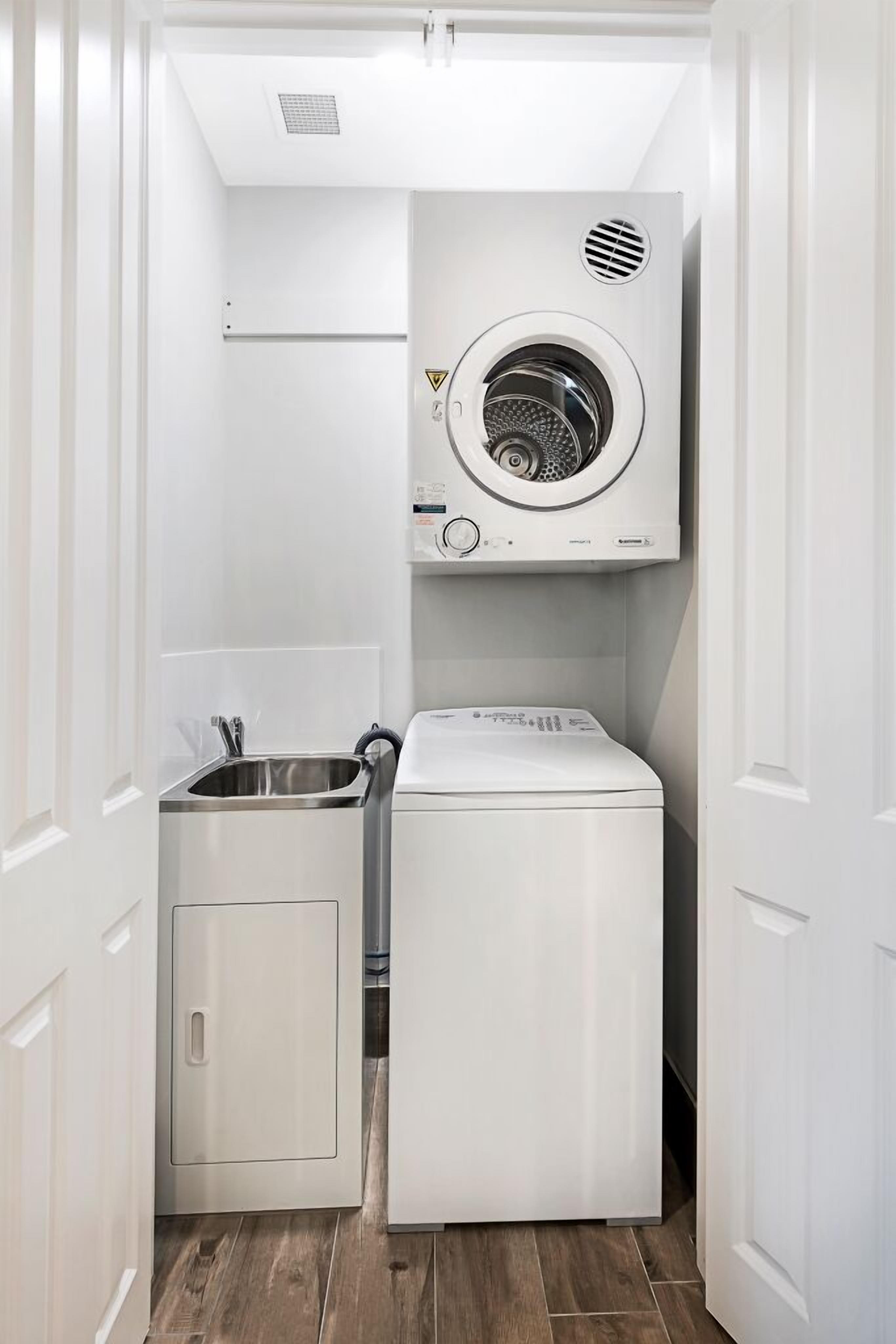 Manhattan Apt Notting Hill 2 Bed Deluxe — image 4