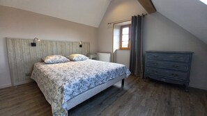 2 bedrooms, iron/ironing board, free WiFi, bed sheets