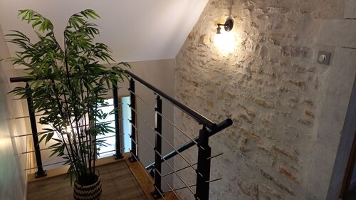 "Les Vieux Poiriers" (near Taize, Cluny ..) in Bonnay 71460 (Cluniac site)