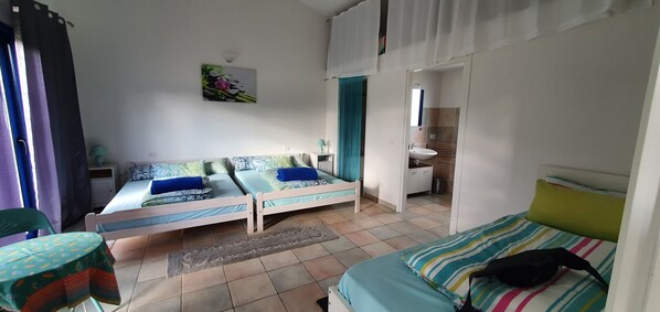 2 Schlafzimmer, Bügeleisen/Bügelbrett, Reisekinderbett, Bettwäsche
