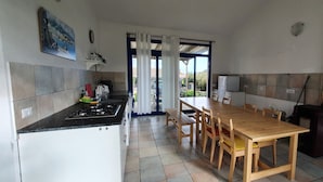 Coffee/tea maker, fridge, oven, stovetop - Vacation home with pool, pet-friendly, on the Costa Smeralda, Olbia, Sassari (Arzachena, Sardegna)