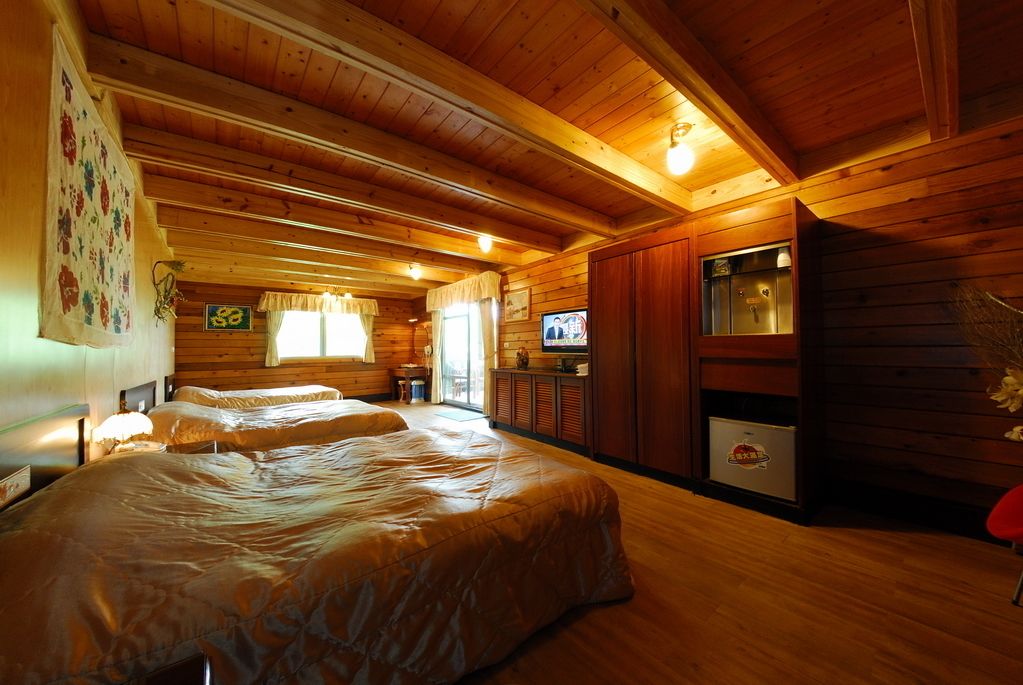 family room | desk, blackout curtains, free wifi, bed sheets