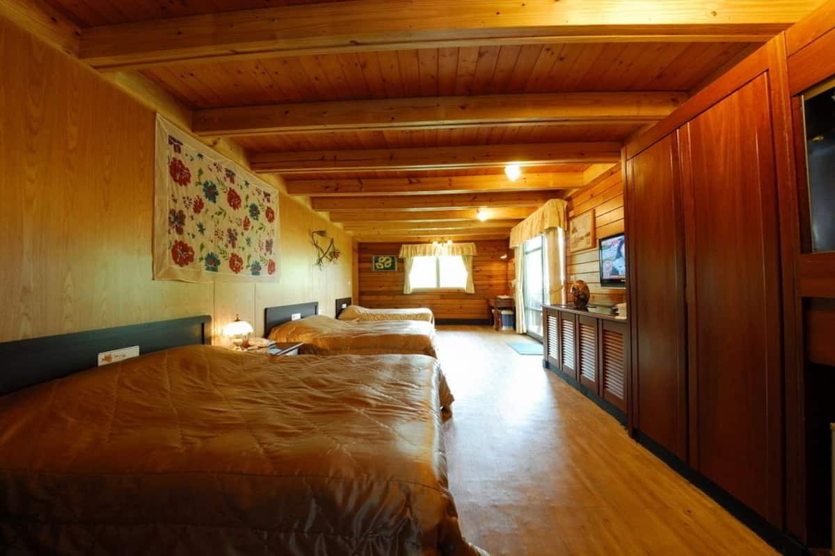 family room | desk, blackout curtains, free wifi, bed sheets