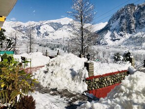 Terrace/patio - Hotel Vyas Vatika (Manali)