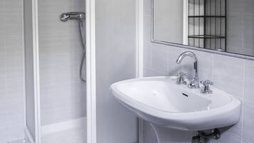 Dusche, Bidet, Handtücher