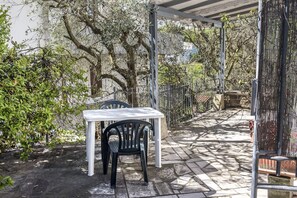 Outdoor dining - N202 - Numana, large two-room apartment with porch (Numana)