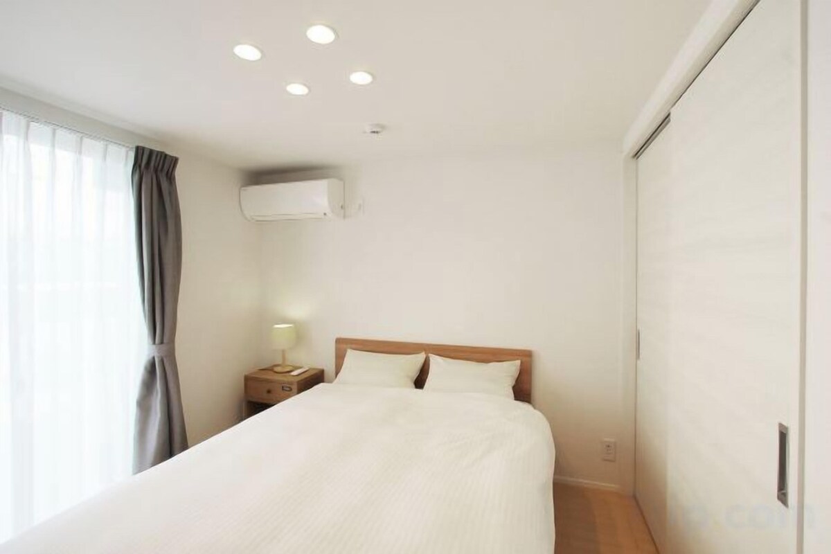 WiFi (free), bed sheets
