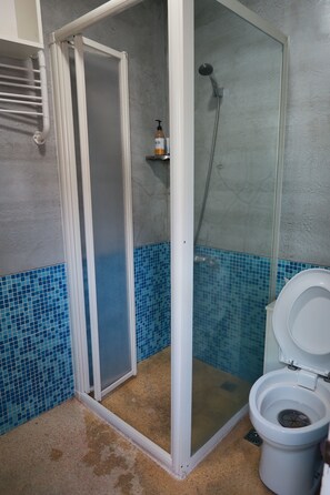 Double Room | Bathroom | Shower, free toiletries, hair dryer, towels - Being Outdoor B & B (New Taipei City)