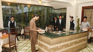 Breakfast buffet - GREENS HOTEL PESHAWAR (Peshawar)