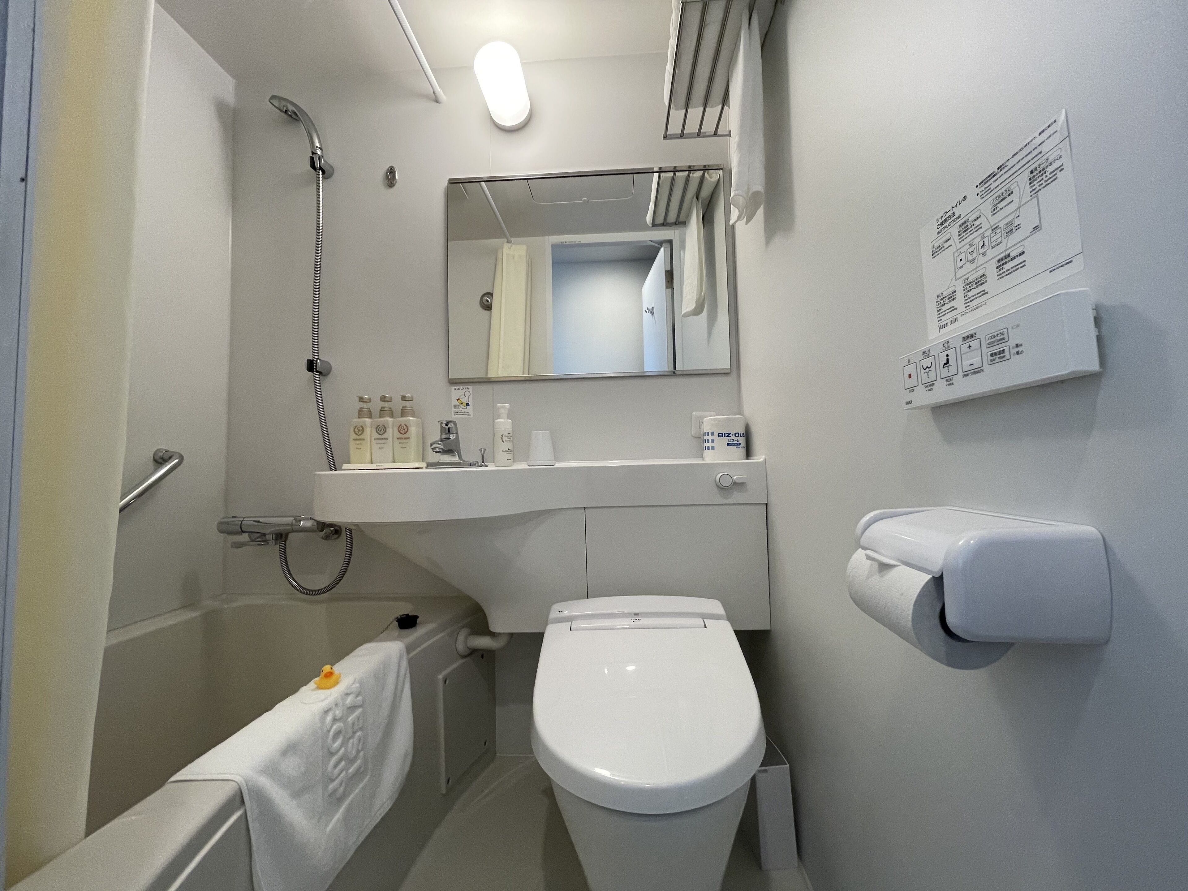 combined shower/bathtub, deep-soaking bathtub, free toiletries