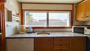 Kühlschrank, Mikrowelle, Ofen, Geschirrspüler